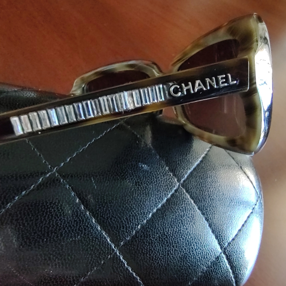 Chanel sunglasses with Swarovski crystals - Picture 9 of 9
